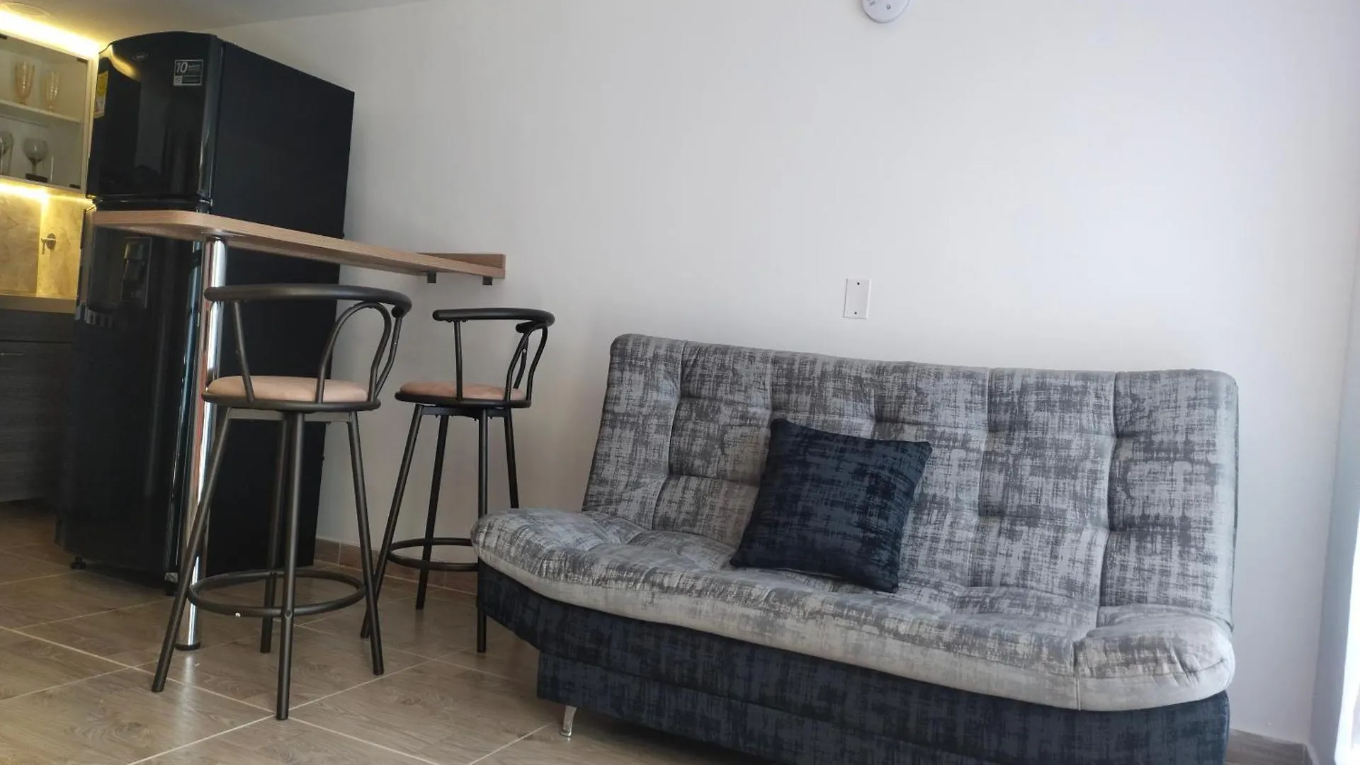 Apartamento Cerca Al Poblado Muy Tranquilo Medellin Colombia